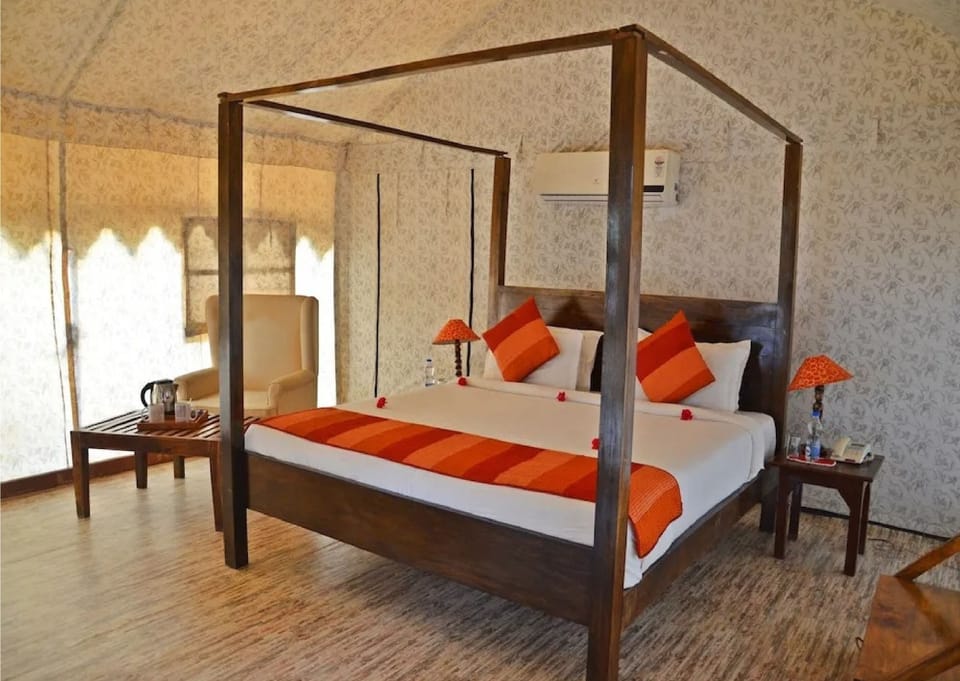 In-room safe, desk, WiFi (free), bed sheets