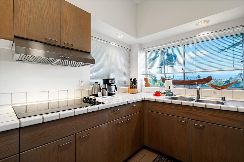 Villa, 1 King Bed (Vista Waikoloa G204) | Private kitchen | Oven, toaster