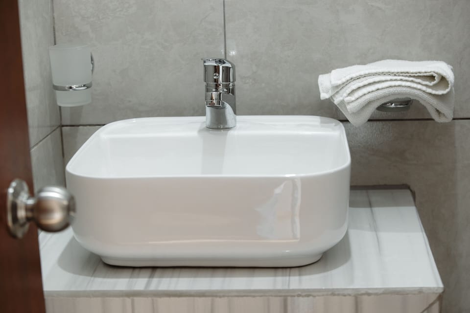 Family Quadruple Room | Bathroom | Shower, towels