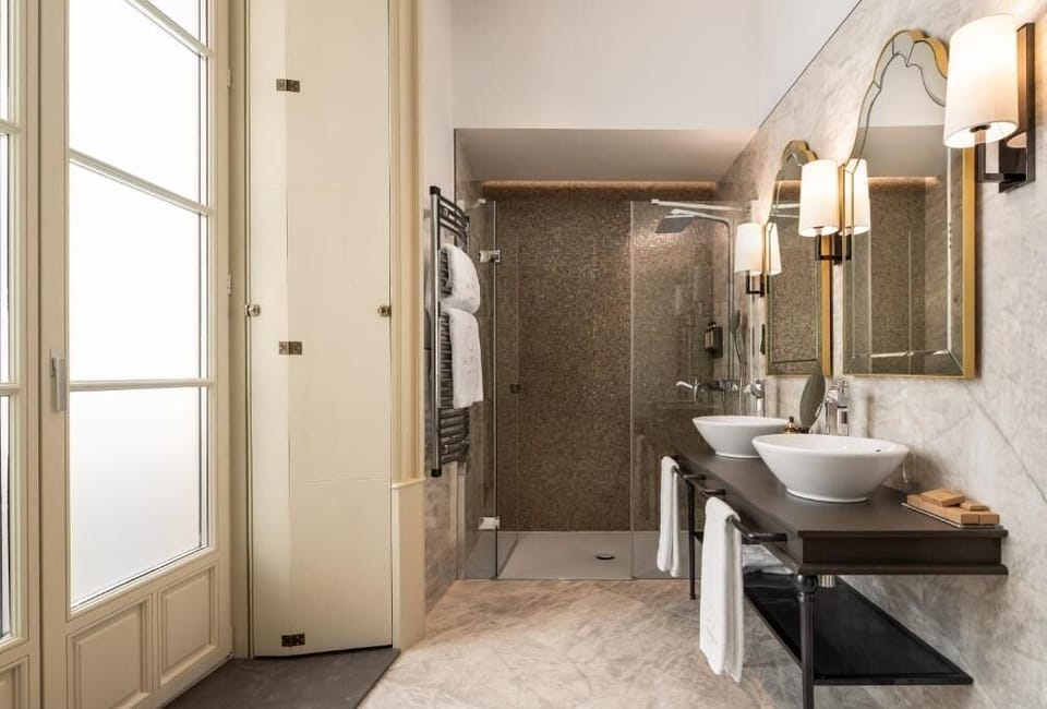 Premium Double Room | Property amenity