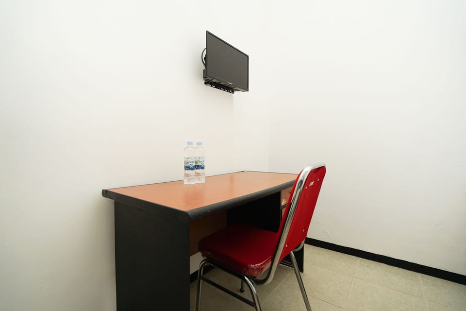 Standard Room | Desk, free WiFi, bed sheets