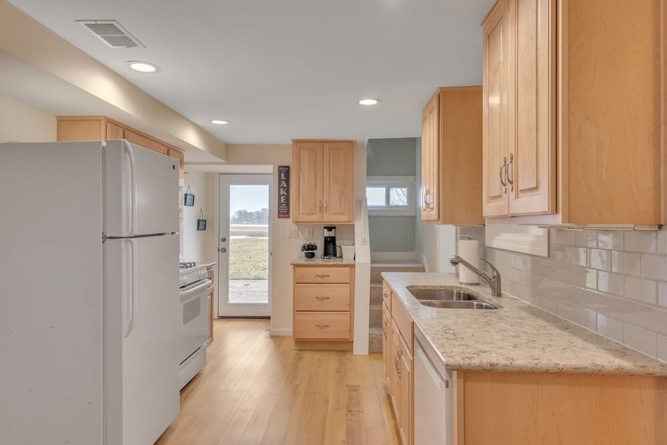 House, 2 Bedrooms | Private kitchen | Coffee/tea maker, fridge, oven
