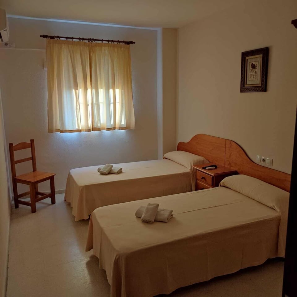 Basic Twin Room | Free WiFi
