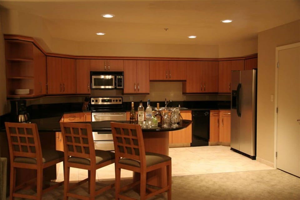 1 bedroom, premium bedding, pillowtop beds, in-room safe