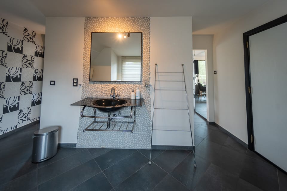 Deluxe Double Room | Bathroom | Separate tub and shower, free toiletries, hair dryer, towels