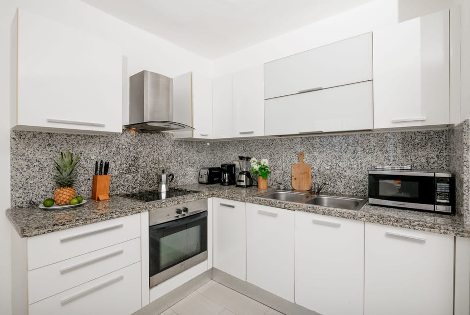 Comfort Apartment | Private kitchen | Cookware/dishes/utensils