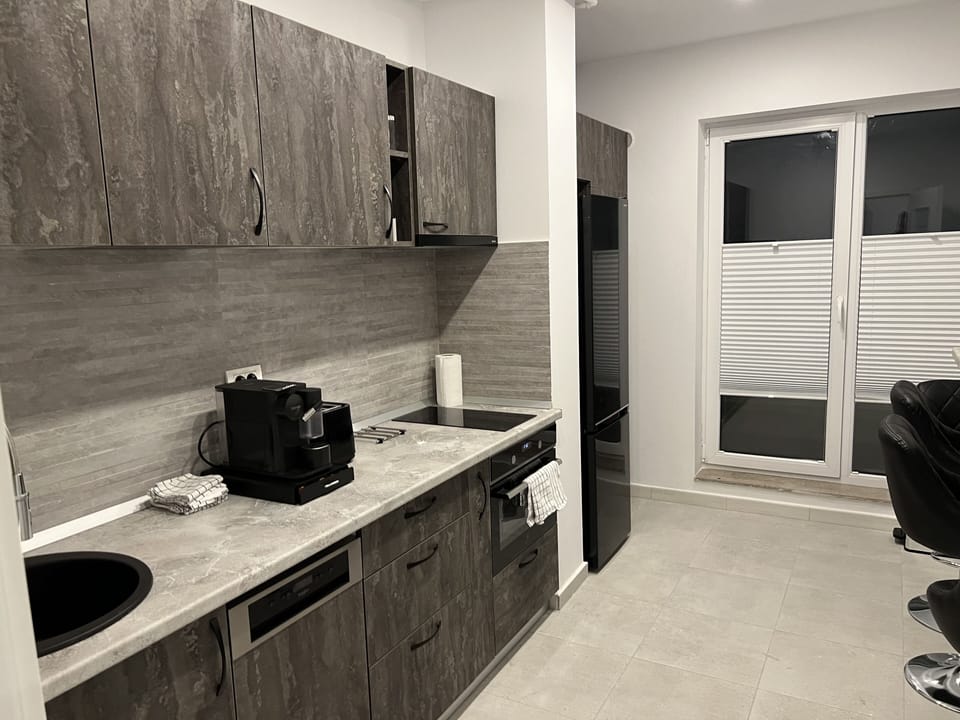 Royal Penthouse | Private kitchen | Full-size fridge, microwave, oven, stovetop