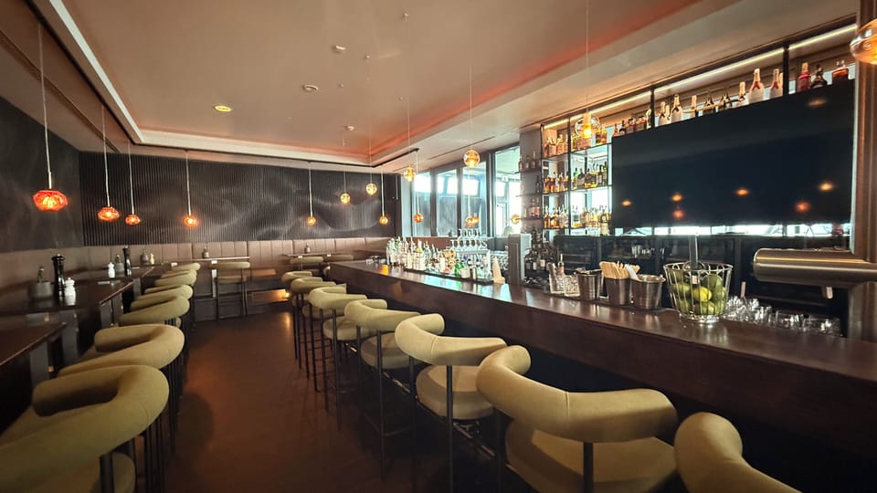 2 bars/lounges, lobby lounge, cocktail bar
