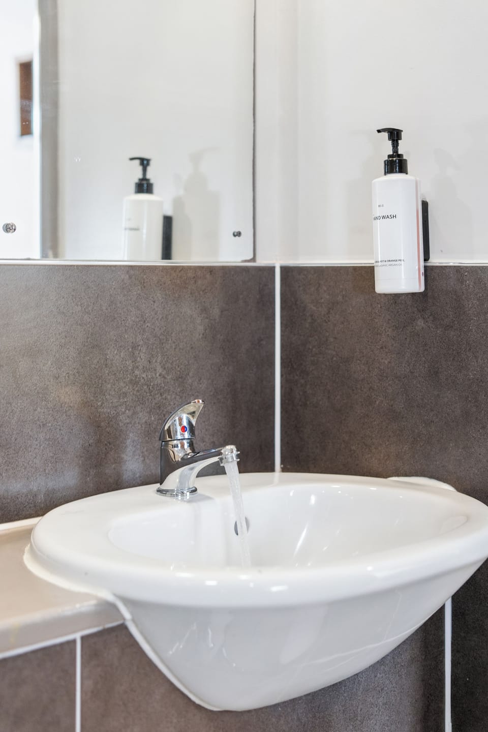 Standard Double Room | Bathroom sink