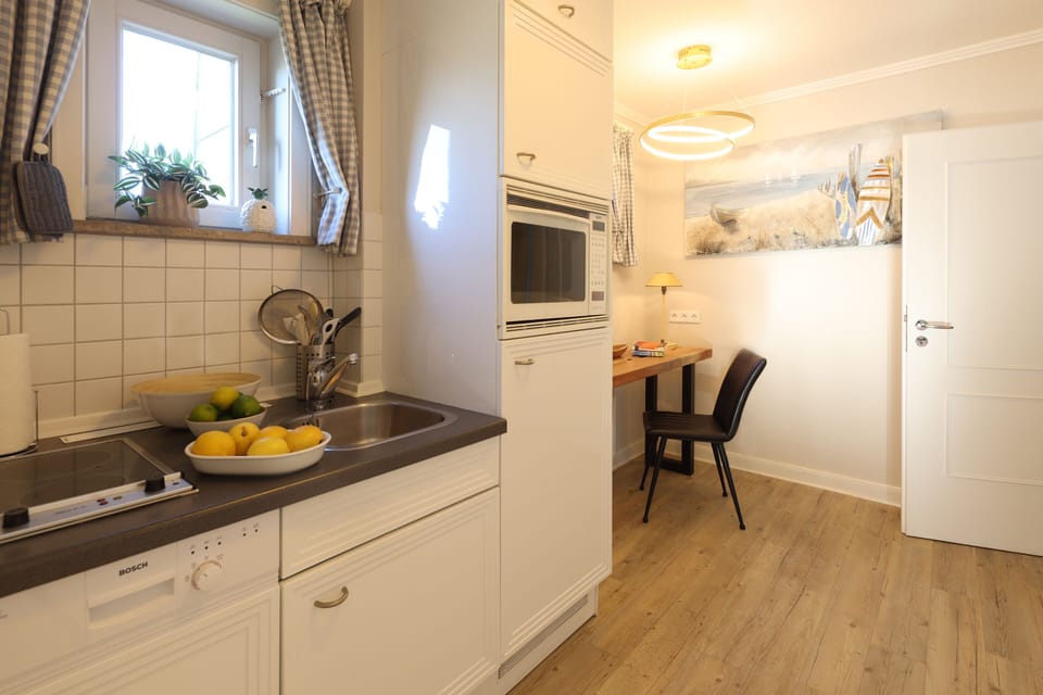 Exclusive Apartment, Private Bathroom (Strand-Loft) | Shared kitchen