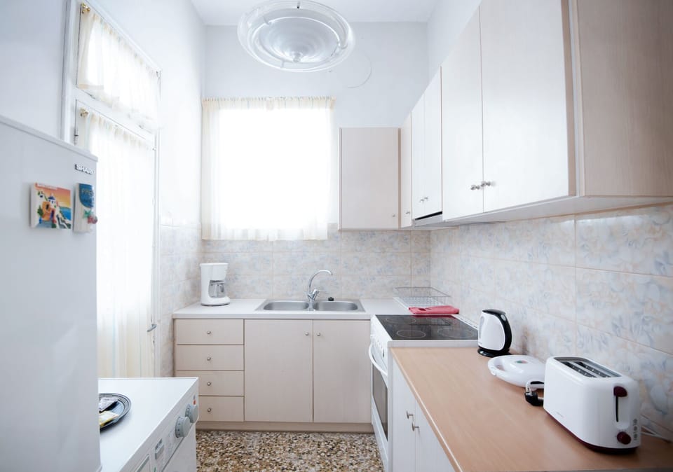 City House, Multiple Beds, Kitchen | Private kitchen | Full-size fridge, oven, coffee/tea maker, electric kettle