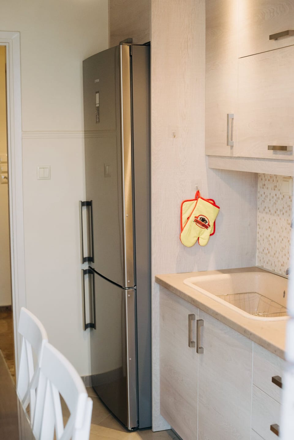 City Apartment, 1 Queen Bed with Sofa bed, Balcony, City View | Private kitchen | Full-size fridge, microwave, oven, stovetop