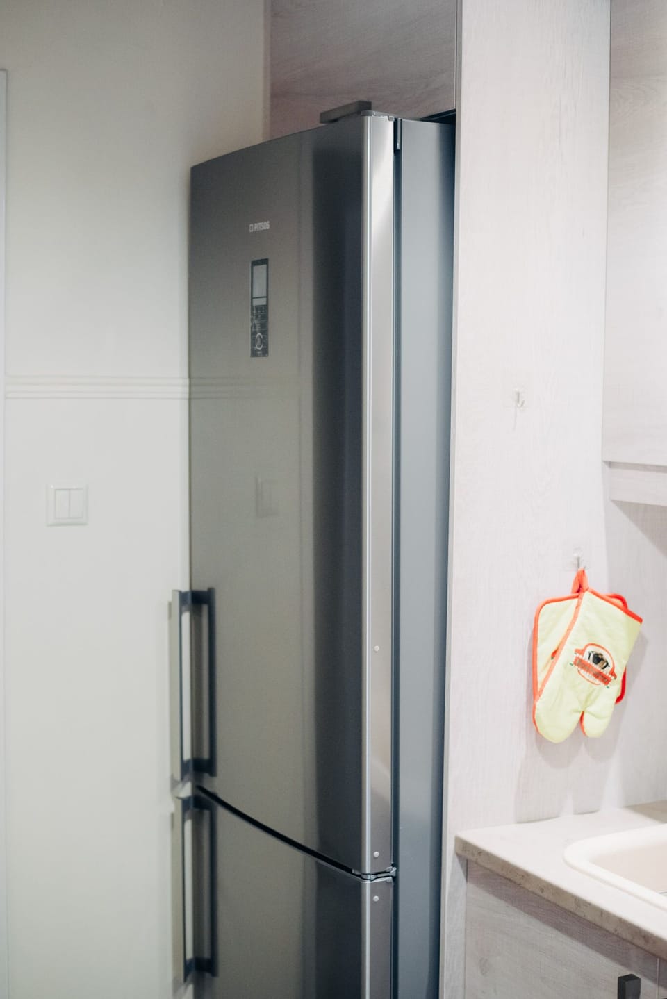 City Apartment, 1 Queen Bed with Sofa bed, Balcony, City View | Private kitchen | Full-size fridge, microwave, oven, stovetop