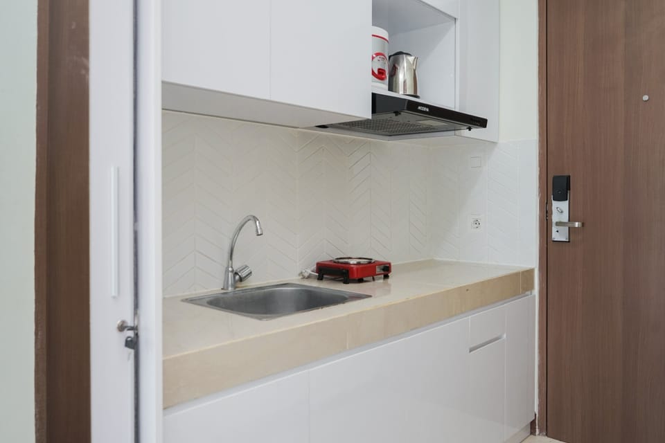 Room | Private kitchen | Fridge, stovetop, cookware/dishes/utensils