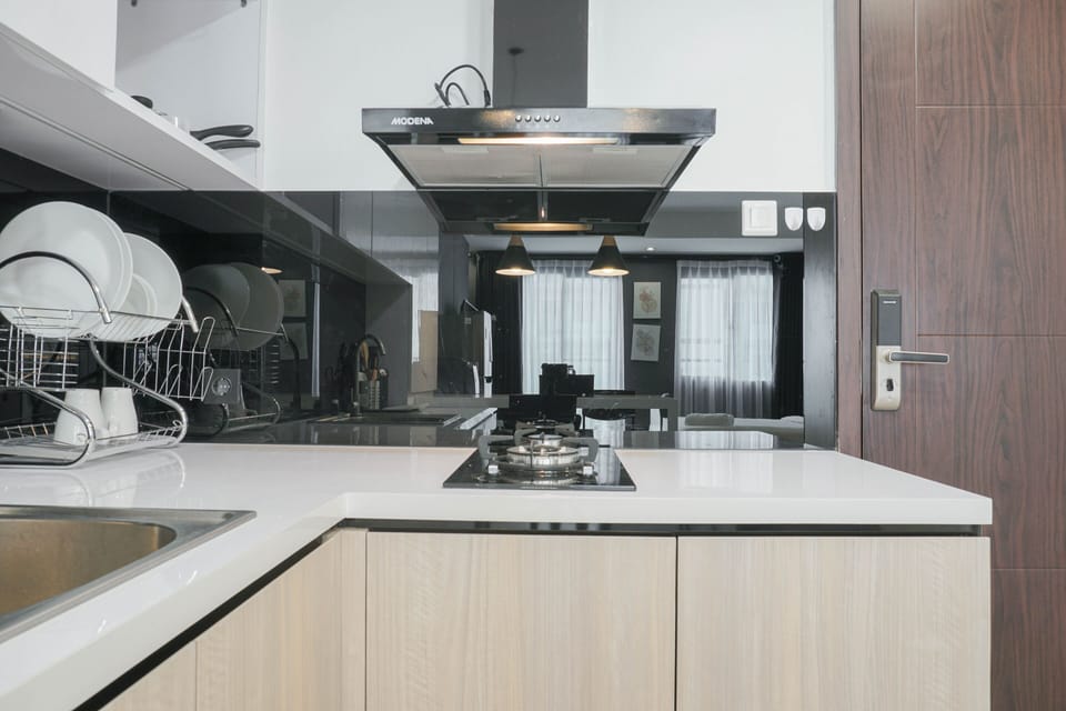 Room | Private kitchen | Fridge, stovetop, cookware/dishes/utensils