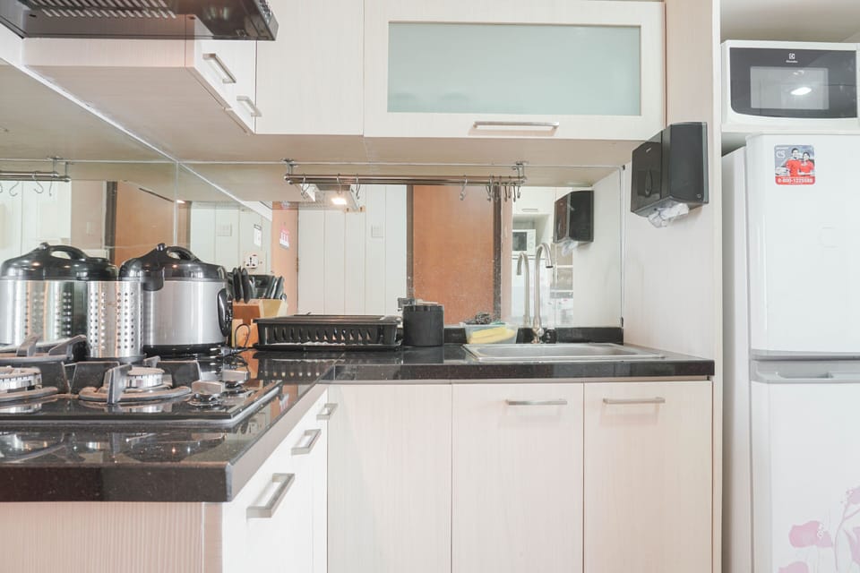 Room | Private kitchen | Fridge, stovetop, cookware/dishes/utensils