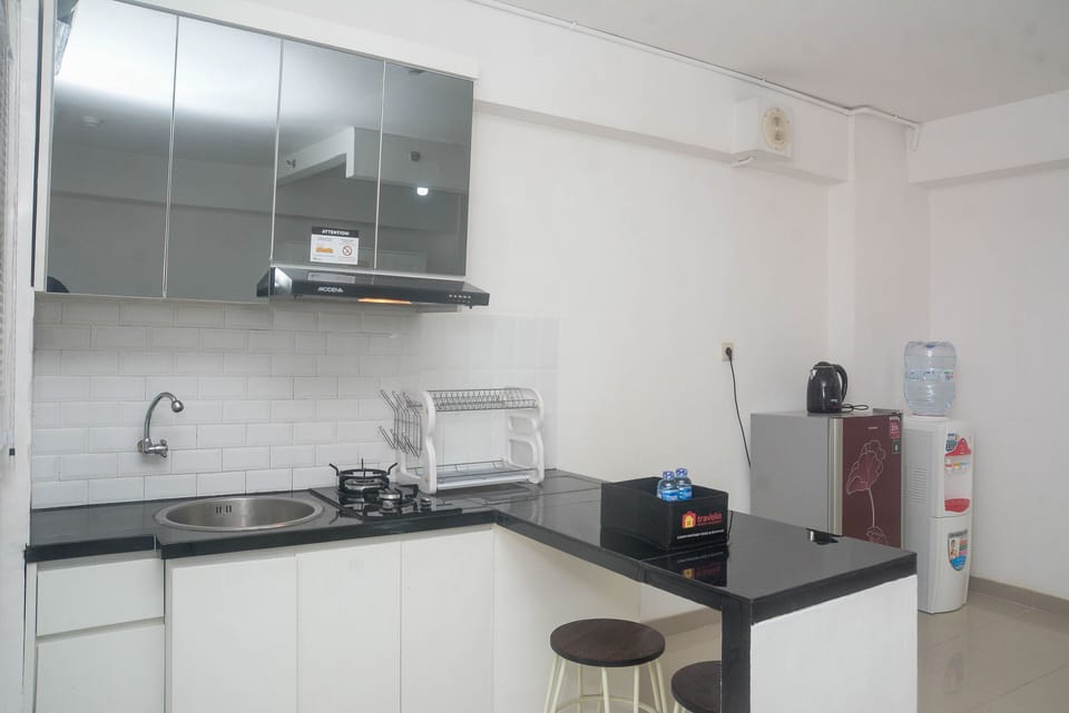 Room | Private kitchen | Fridge, stovetop, cookware/dishes/utensils