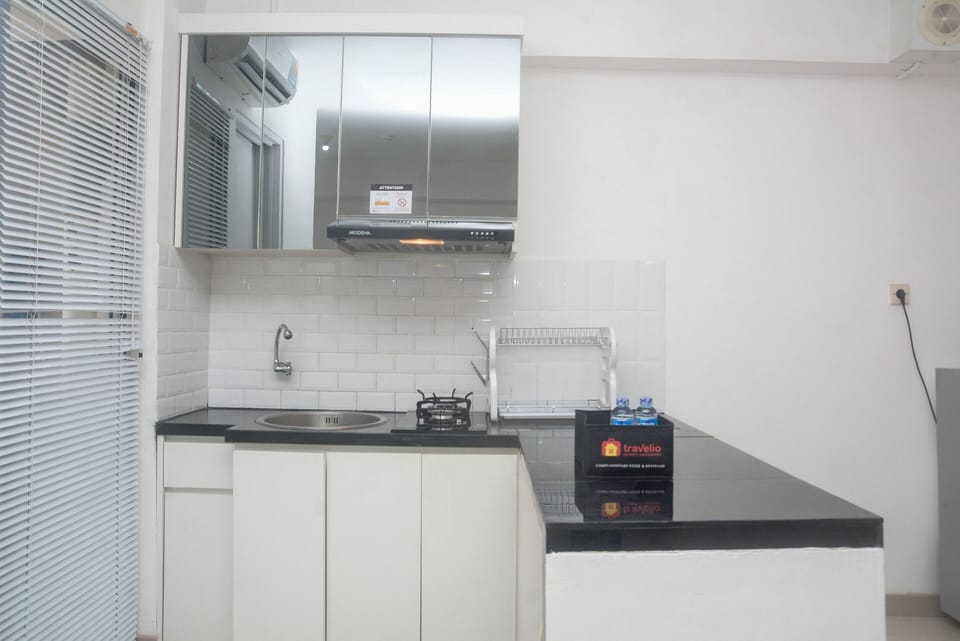 Room | Private kitchen | Fridge, stovetop, cookware/dishes/utensils