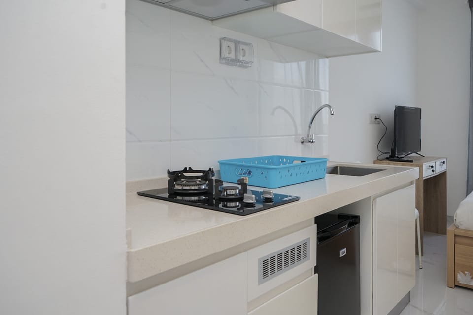 Room | Private kitchen | Fridge, stovetop, cookware/dishes/utensils