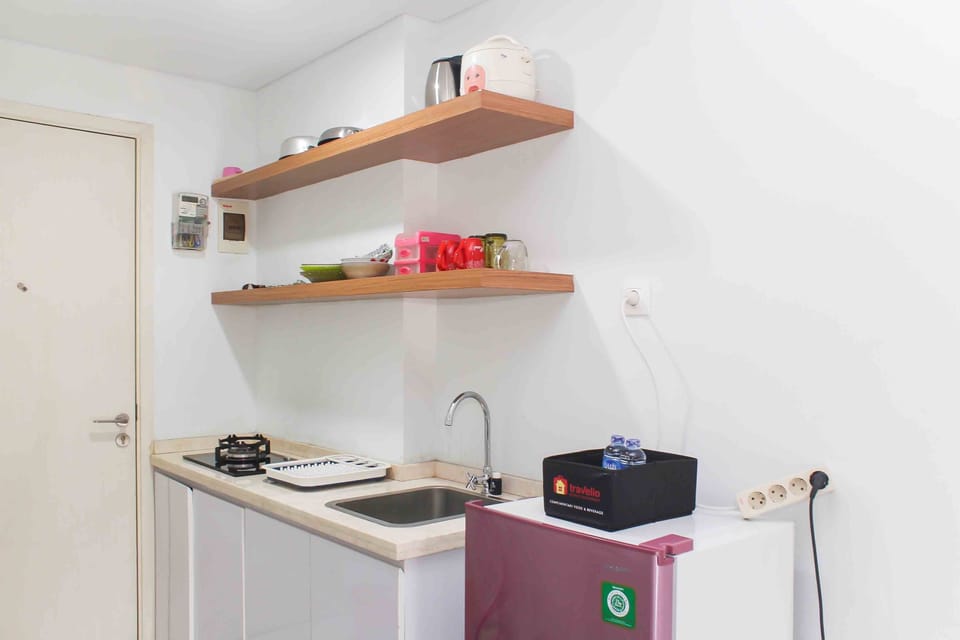 Room | Private kitchen | Fridge, stovetop, cookware/dishes/utensils