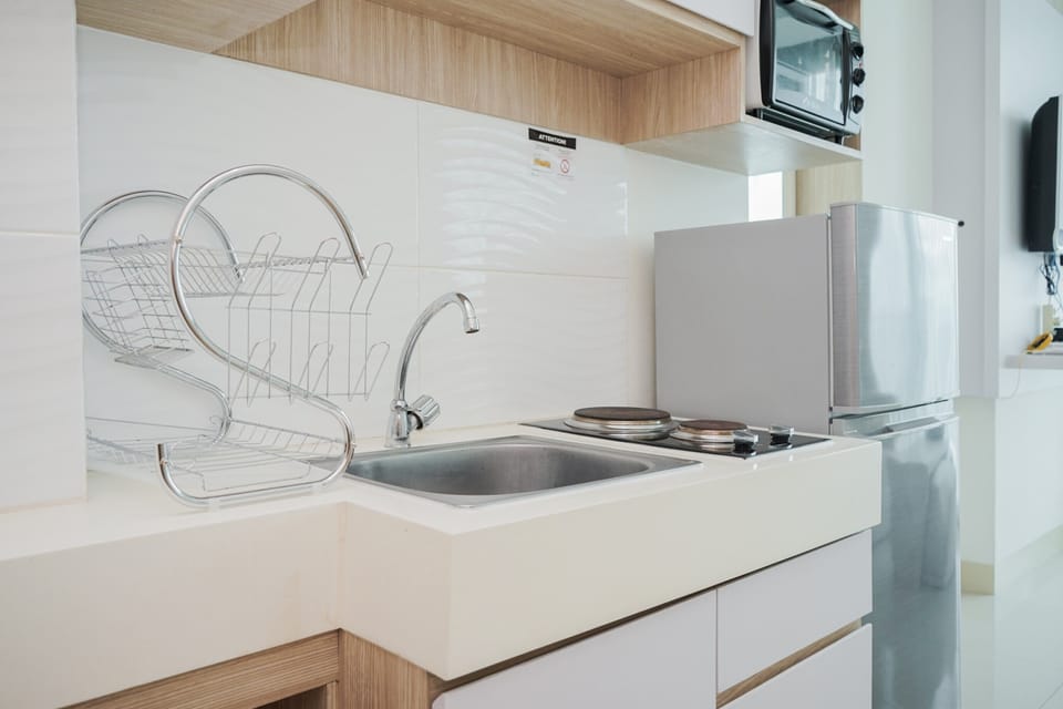 Room | Private kitchen | Fridge, stovetop, cookware/dishes/utensils