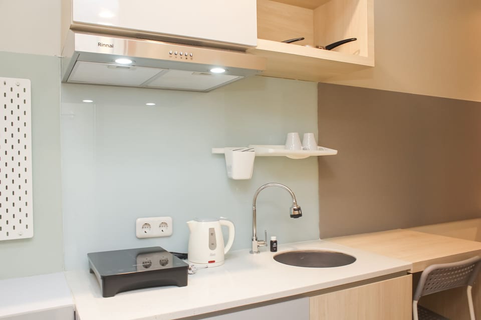 Room | Private kitchen | Fridge, stovetop, cookware/dishes/utensils