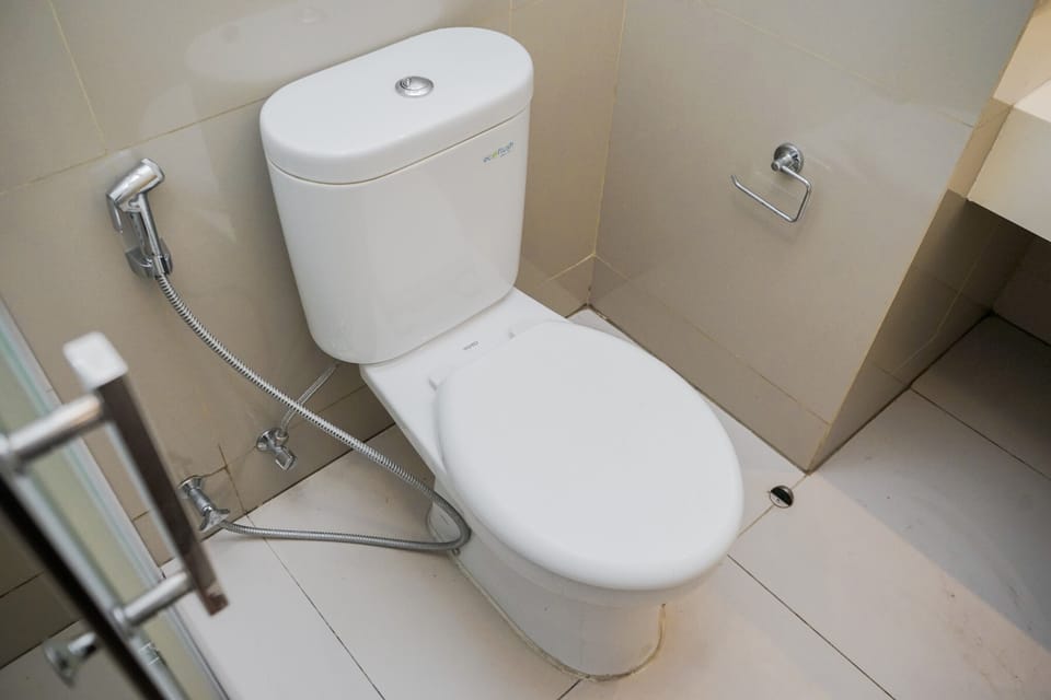Room | Bathroom | Shower, free toiletries, towels
