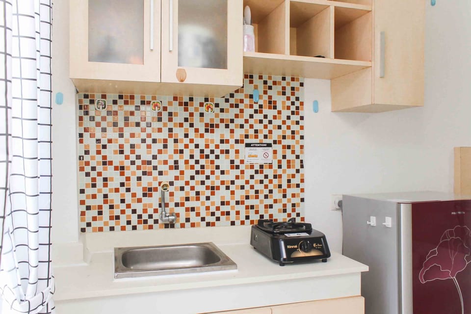 Room | Private kitchen | Fridge, stovetop, cookware/dishes/utensils