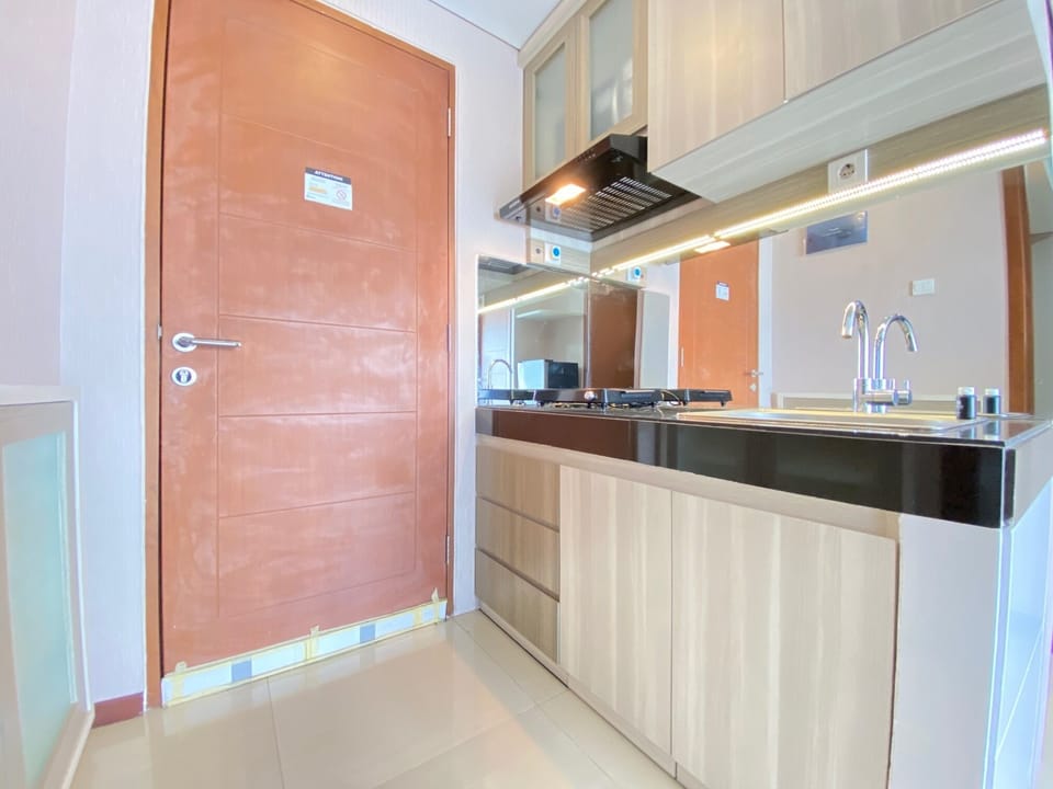 Room | Private kitchen | Fridge, stovetop, cookware/dishes/utensils