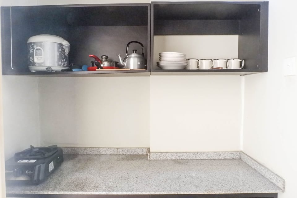 Room | Private kitchen | Fridge, stovetop, cookware/dishes/utensils