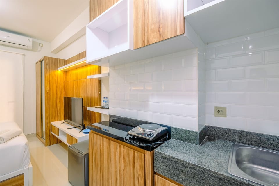 Room | Private kitchen | Fridge, stovetop, cookware/dishes/utensils