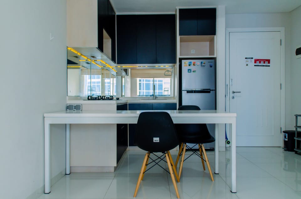 Room | Private kitchen | Fridge, stovetop, cookware/dishes/utensils