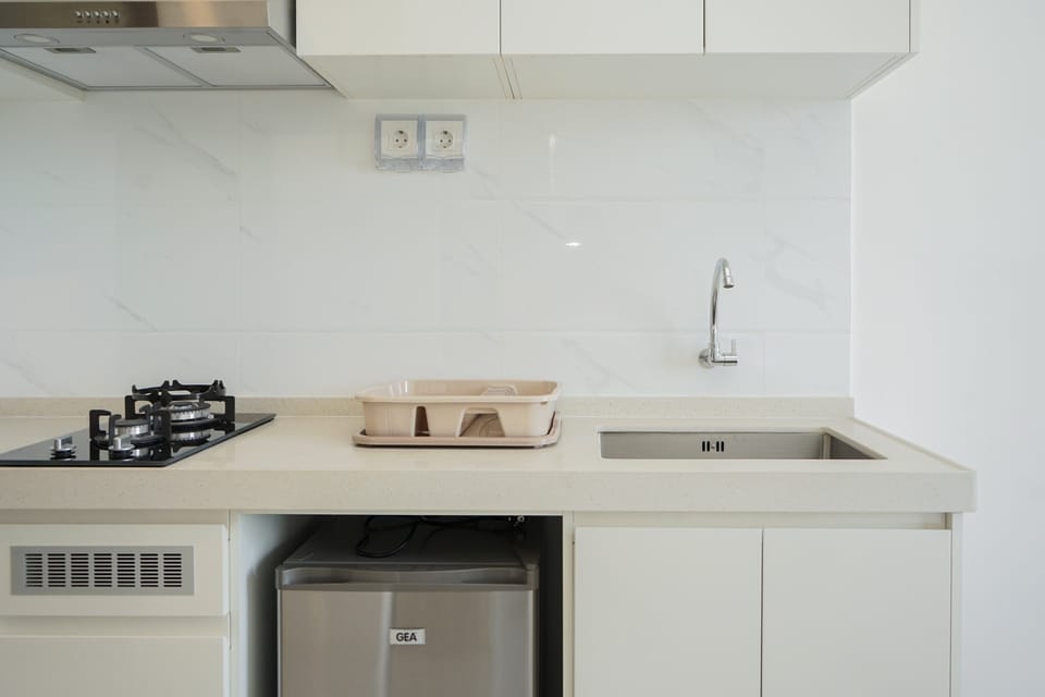 Room | Private kitchen | Fridge, stovetop, cookware/dishes/utensils