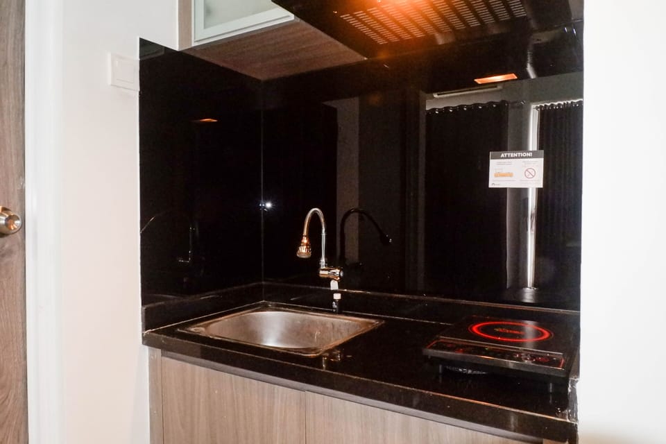 Room | Private kitchen | Fridge, stovetop, cookware/dishes/utensils