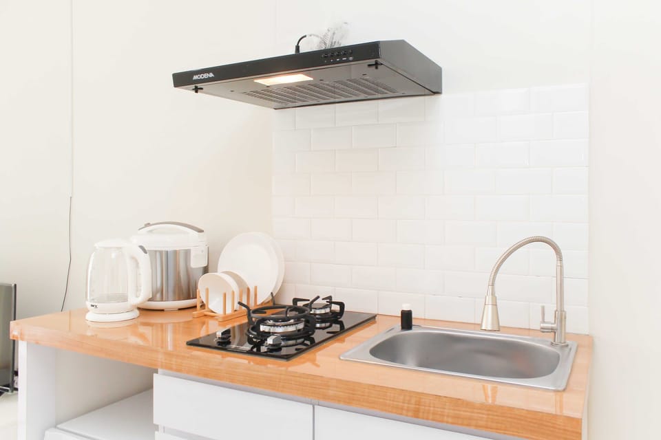 Room | Private kitchen | Fridge, stovetop, cookware/dishes/utensils