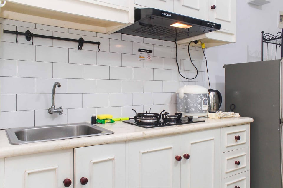 Fridge, stovetop, cookware/dishes/utensils, dining tables
