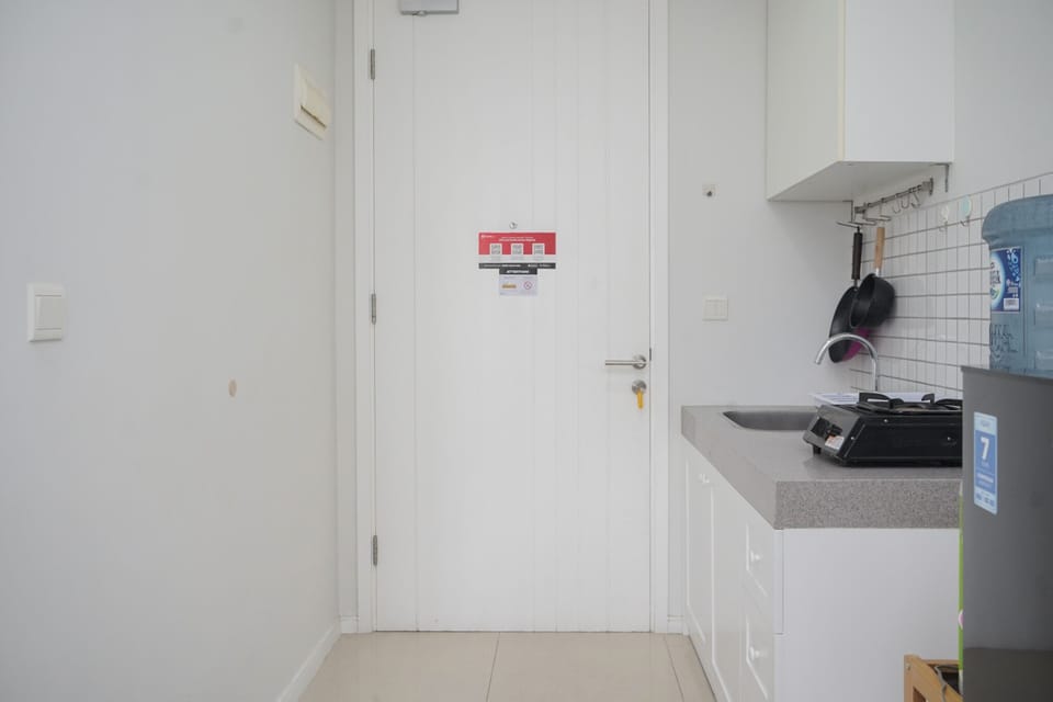 Fridge, stovetop, rice cooker, cookware/dishes/utensils
