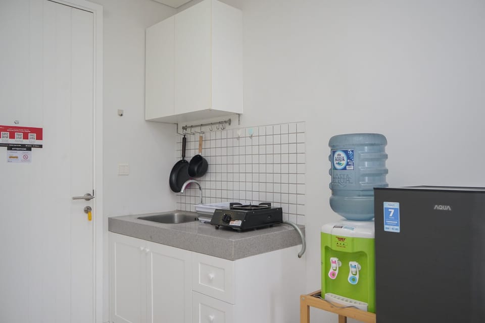 Room | Private kitchen | Fridge, stovetop, rice cooker, cookware/dishes/utensils