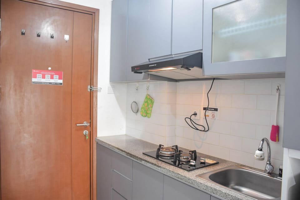 Room | Private kitchen | Fridge, stovetop, cookware/dishes/utensils