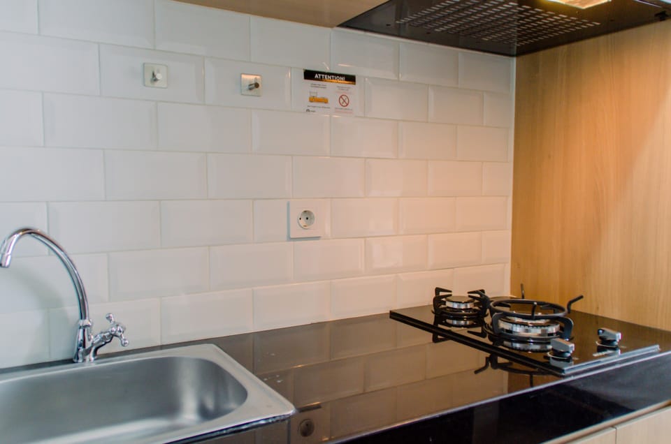 Fridge, microwave, stovetop, cookware/dishes/utensils