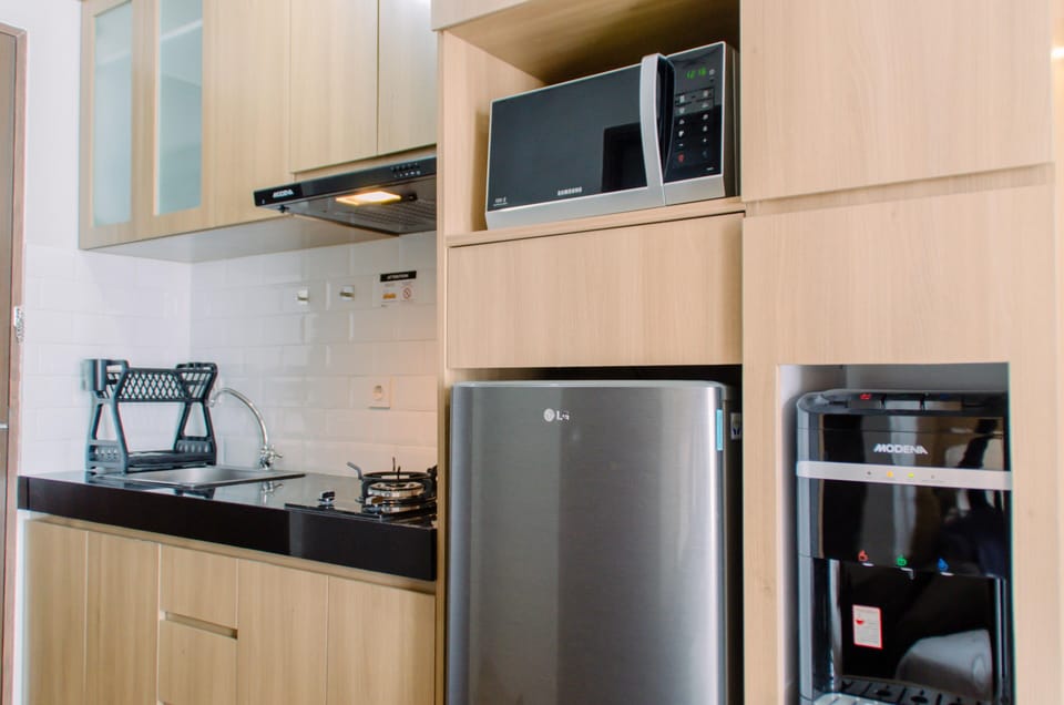 Room | Private kitchen | Fridge, microwave, stovetop, cookware/dishes/utensils