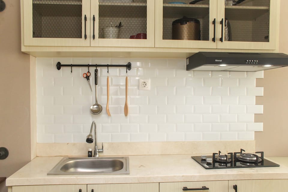 Room | Private kitchen | Fridge, stovetop, cookware/dishes/utensils