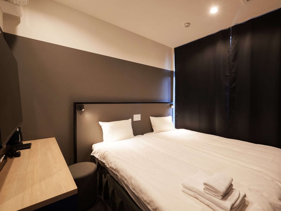 Standard Twin Room | Desk, iron/ironing board (on request), WiFi (free), bed sheets