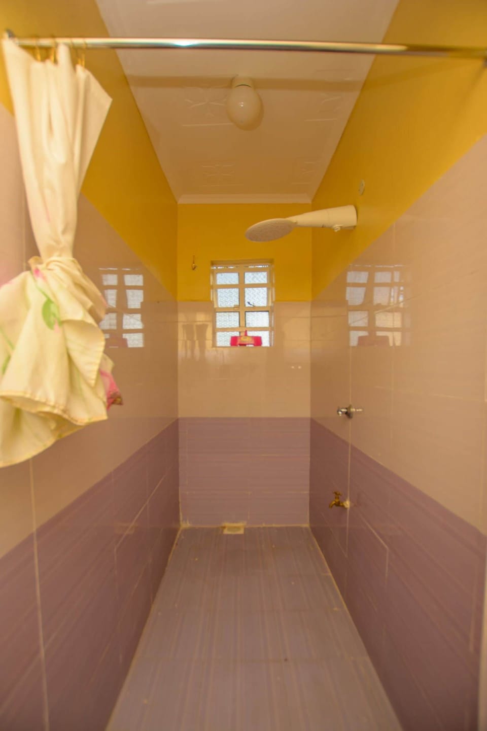 Standard Room | Bathroom | Shower, free toiletries, towels