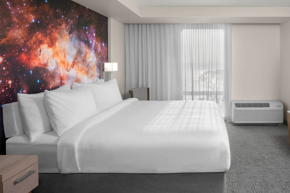 Suite, 1 Bedroom | Desk, laptop workspace, iron/ironing board, free cribs/infant beds