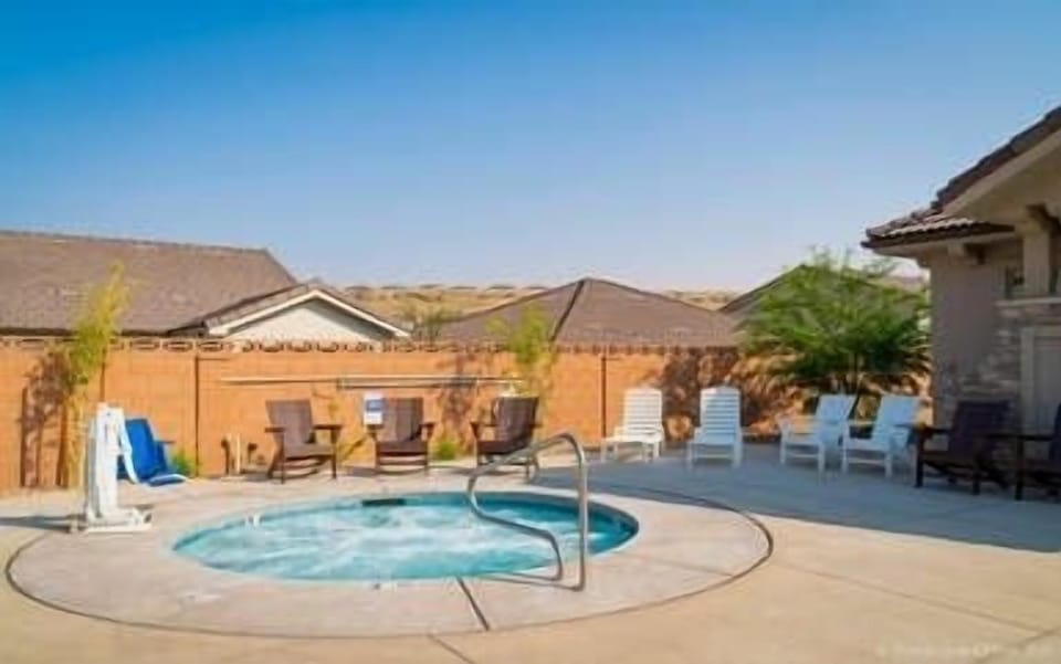 House, 5 Bedrooms | Pool
