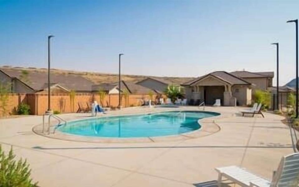 House, 5 Bedrooms | Pool