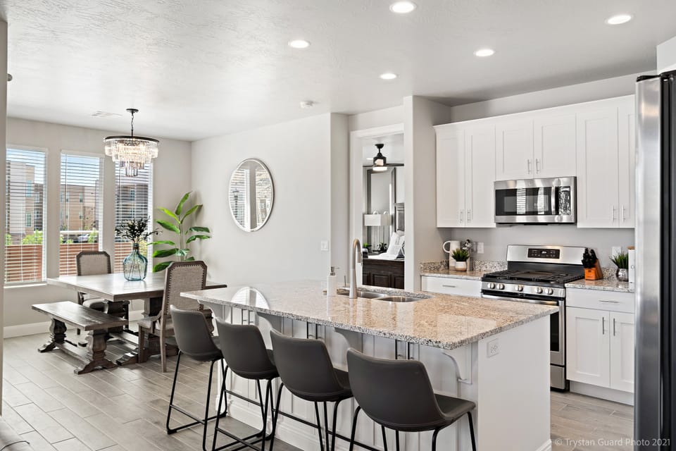 House, 5 Bedrooms | Private kitchen | Fridge, oven, coffee/tea maker, toaster