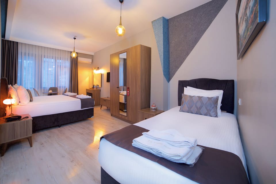 Comfort Triple Room | Minibar, in-room safe, desk, soundproofing