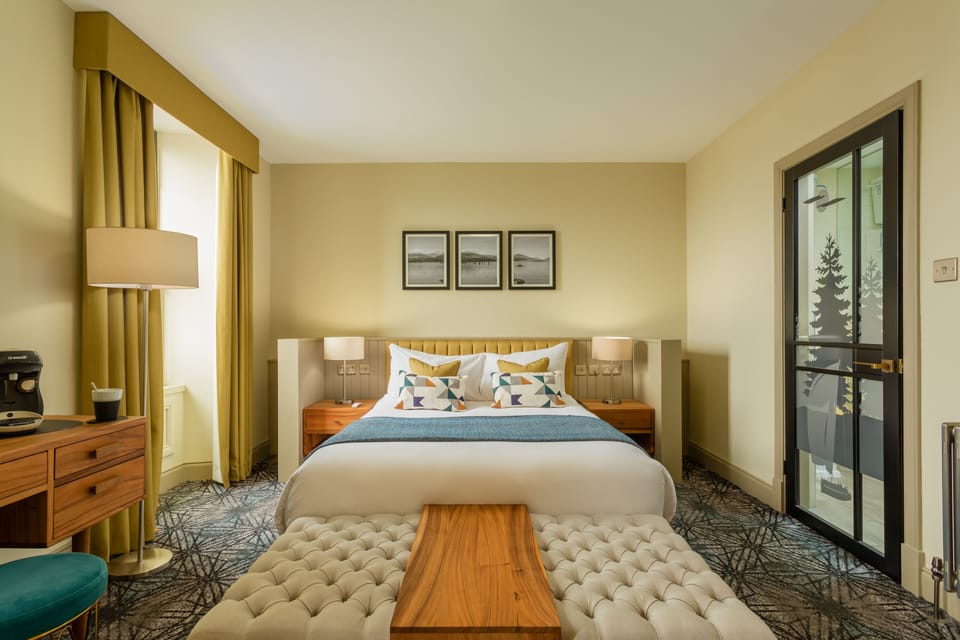 Signature Room, 1 King Bed | Desk, laptop workspace, WiFi (free), individually decorated